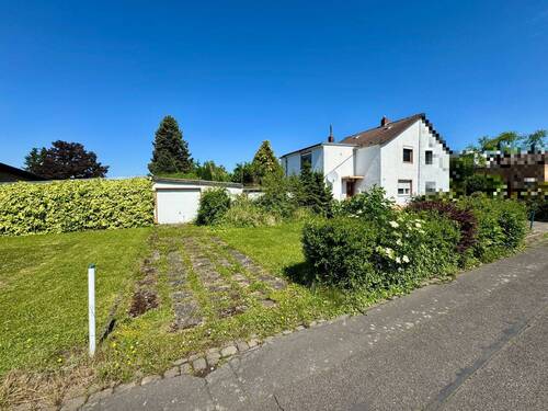 Ansicht mit Garage - 