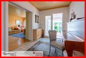 Blick in Richtung Wohnzimmer und Zugang zum Wintergarten - 