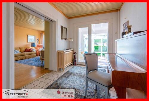 Blick in Richtung Wohnzimmer und Zugang zum Wintergarten - 