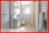 Tageslichtbadezimmer mit Dusche - 