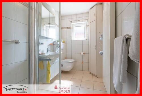 Tageslichtbadezimmer mit Dusche - 