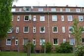 Rückansicht Haus - Zentral & ruhig: Moderne 2 Zi.-Wohnung in beliebter Lage von Lohbrügge!