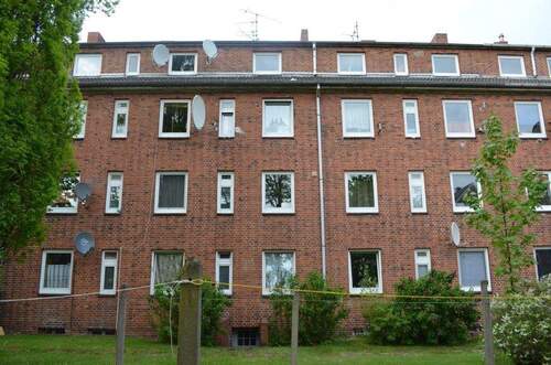 Rückansicht Haus - Zentral & ruhig: Moderne 2 Zi.-Wohnung in beliebter Lage von Lohbrügge!