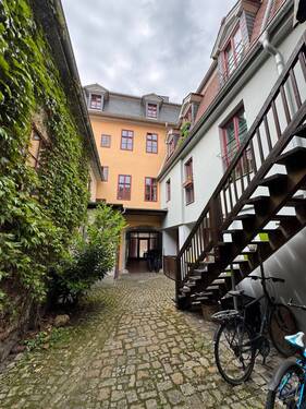 Innenhof links Zugang Treppenhaus - 