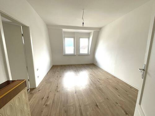 Wohnzimmer - 2 Zimmer Etagenwohnung zur Miete in Fürth