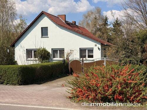 Hausansicht - 4 Zimmer Bauernhaus, Landhaus zum Kaufen in Kasel-Golzig