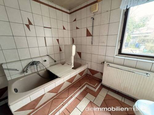 Bad mit Wanne - 