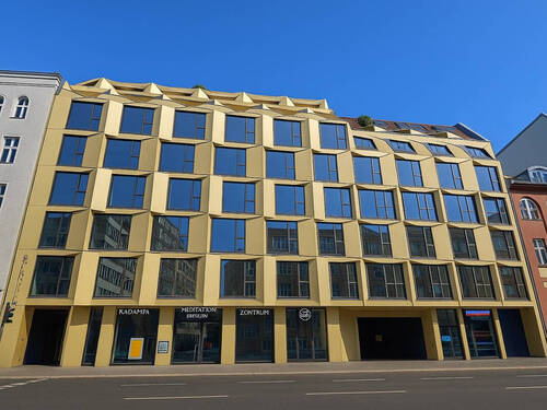 Enhanched Living 108 Front Building - Luxuriöse 2-Zimmer-Wohnung mit Balkon und Privatparkplatz im Herzen von Berlin Mitte