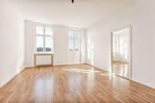 Schlafzimmer mit Balkonzugang - 3 Zimmer Etagenwohnung in Berlin
