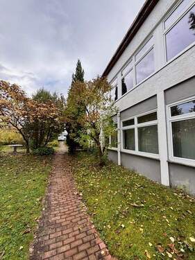 Vorgarten - Büro in Böblingen zur Miete