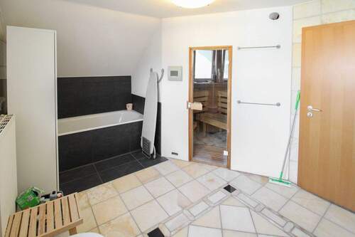 Bad mit Sauna OG - 