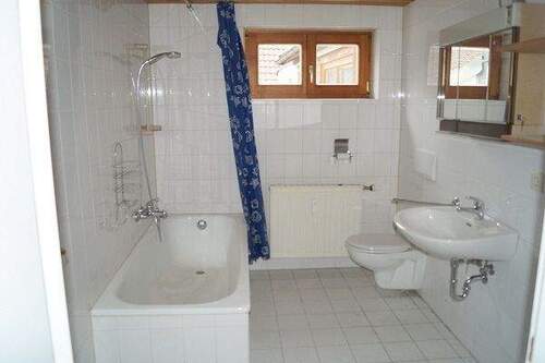 Bad - Etagenwohnung mit 45,00 m&sup2; in Straubing zur Miete