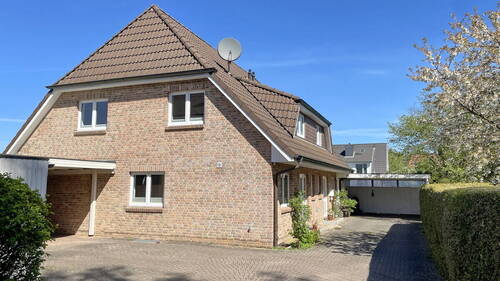Auffahrt mit Carport - 