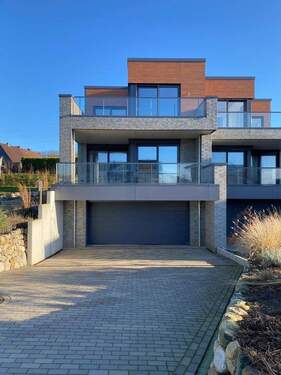 Bild 1 - Verkaufe Villenhälfte mit Schleiblick