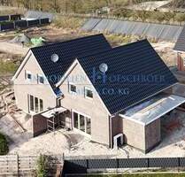 K 586 - Erstbezug in eine moderne und energieeffiziente Doppelhaushälfte mit Carport, Geräteraum und Terrasse in Beesten!!