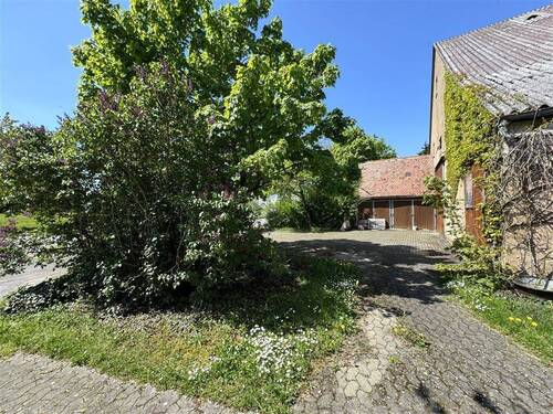 Blick zu den Garagen - 