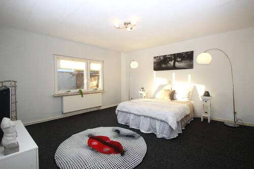 Das geräumige Elternschlafzimmer … - 