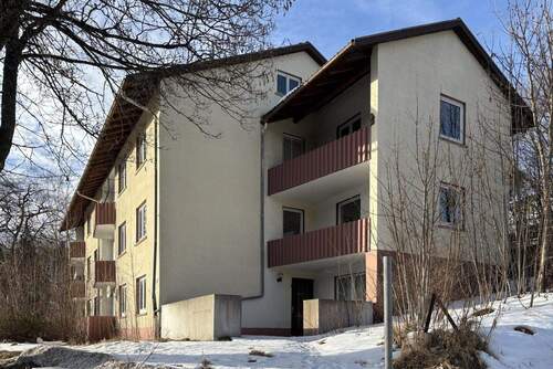 Seitenansicht - 2 Zimmer Mehrfamilienhaus, Wohnhaus zum Kaufen in Furtwangen