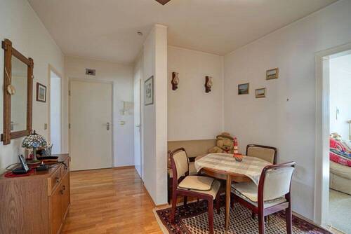 Diele mit Essplatz - 