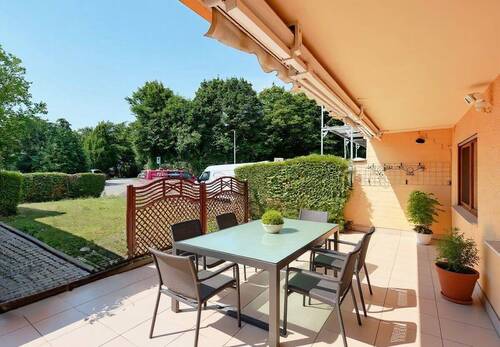 Terrasse und Südgarten - 