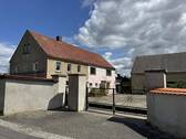 Objektansicht - Bauernhaus mit Scheune, Garagen und großem Garten - Entwicklungsobjekt in Calbitz