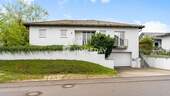 Außenansicht 2 - Exklusiver Bungalow mit Einliegerwohnung in Donaulage - Wohnen & Leben auf ca. 270 m²