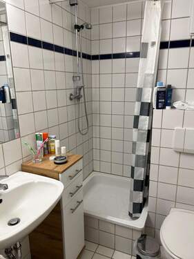 Bad - 1 Zimmer Etagenwohnung zur Miete in Lübeck