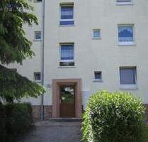 Hochparterre: Ruhig gelegen: 43,8 m² Südseite, gepflegte Fliesen- und Laminatböden - Weißenfels