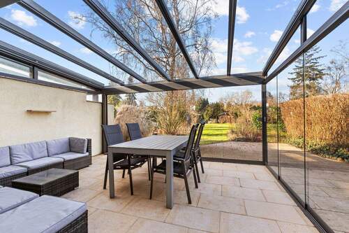 Wintergarten mit Glasflügeltüren - 