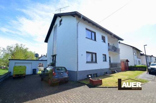 Bild... - Zweifamilienhaus in Völklingen - Lauterbach mit Garten und Garage.