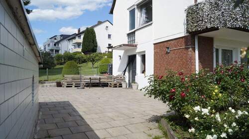 Außenansicht - 8 Zimmer Mehrfamilienhaus, Wohnhaus zum Kaufen in Kassel