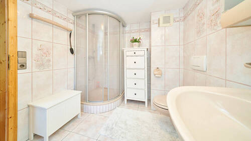 Haus 1 - Bad im OG. - 