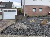pflegeleichter Steinvorgarten - 