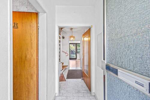 Eingangsbereich - 5 Zimmer Reihenmittelhaus zum Kaufen in Lappersdorf