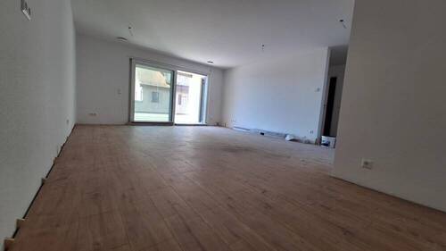 Modern, effizient und mit dem Luxus eines privaten Außenraums - 2 Zimmer Etagenwohnung zur Miete in Vaihingen an der Enz