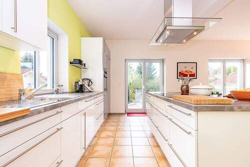 Küche mit Kochinsel.jpg - Einfamilienhaus mit 154,00 m² in Schwielowsee zum Kaufen