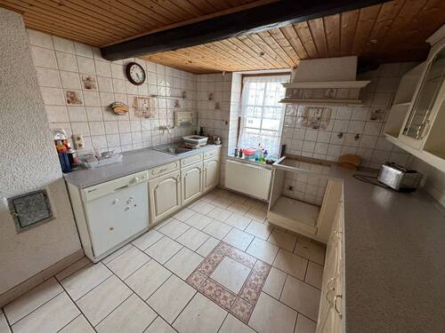 Küche - 6 Zimmer Mehrfamilienhaus, Wohnhaus in Neumark