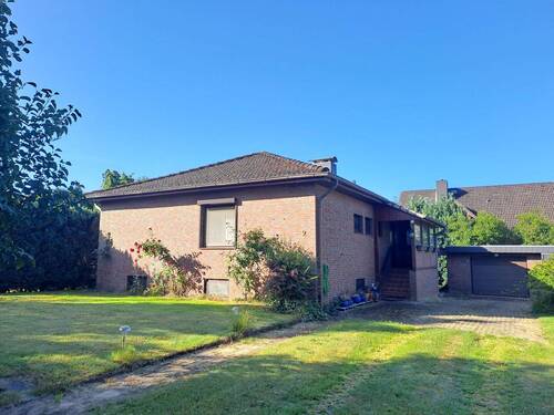 Ansicht - modernisierungswürdiger 3-Zimmer-Bungalow mit Vollkeller und Garage