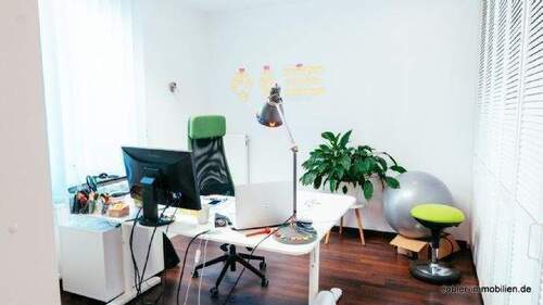 Büro Zimmer 3 mit Blick zum Innenhof - 