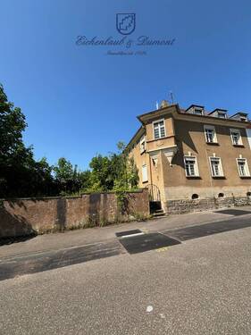 Straßenansicht - Historisches 2-3 Familienhaus mit Ausbaupotential zur Kernsanierung