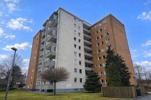 Die Wohnung befindet sich im zweiten Stock - 2 Zimmer Etagenwohnung zum Kaufen in Raisdorf