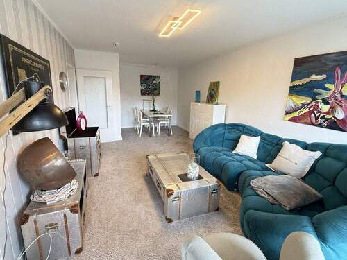 Geräumiges Wohnzimmer - 