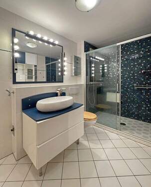 Bad mit begehbarer Dusche - 