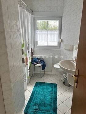 Bad mit Dusche - 