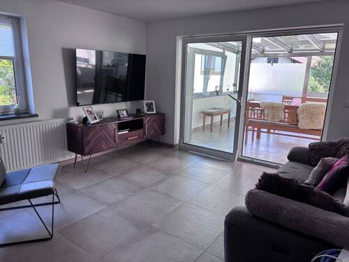 Wohnzimmer im Erdgeschoss - Einfamilienhaus mit 182,40 m² in Bad Griesbach i.Rottal zum Kaufen