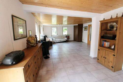 Wohnzimmer - 5 Zimmer Einfamilienhaus in Brackenheim