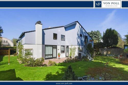 Objektansicht gartenseitig - Architektenhaus für 2 Familien mit Einliegerwohnung & Garagen!