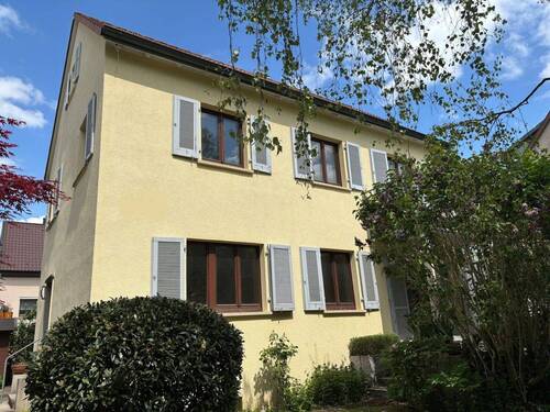 Hausansicht - 5 Zimmer Einfamilienhaus in Waiblingen
