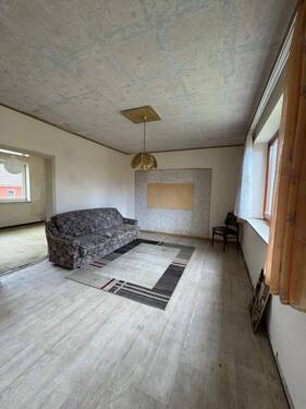 Wohnzimmer, dahinter Esszimmer - 