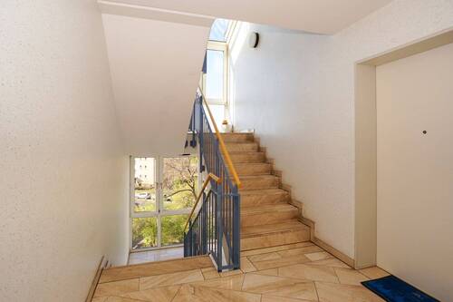 Hausflur - 2 Zimmer Etagenwohnung in Dresden